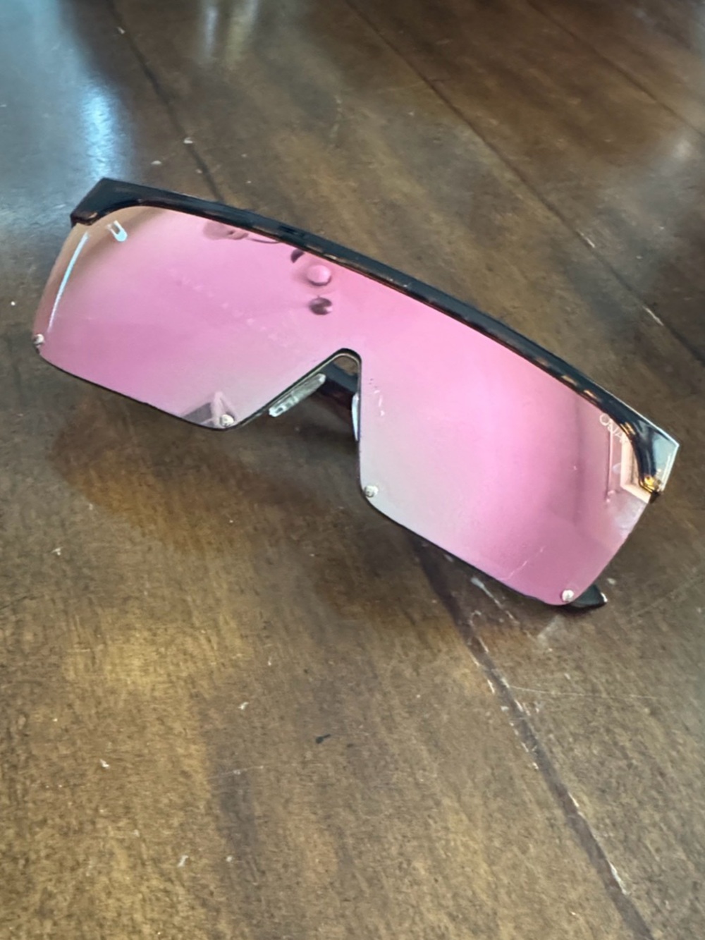 Quay Australia Shade Queen Sunglasses with Pink Lenses tortoise frame~